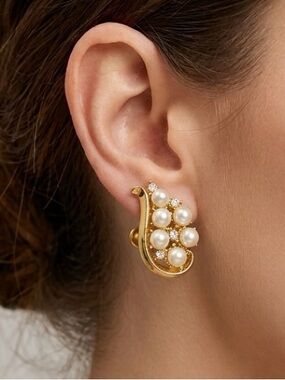 Vintage 1950s Gold Tone Faux Pearl Rhinestone Wavy Climber Clip On Earrings